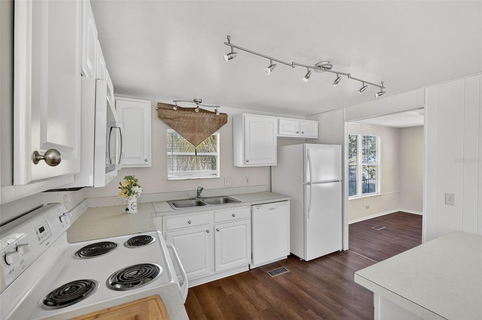 Image 12 of 66 For 827 Indian Bluff