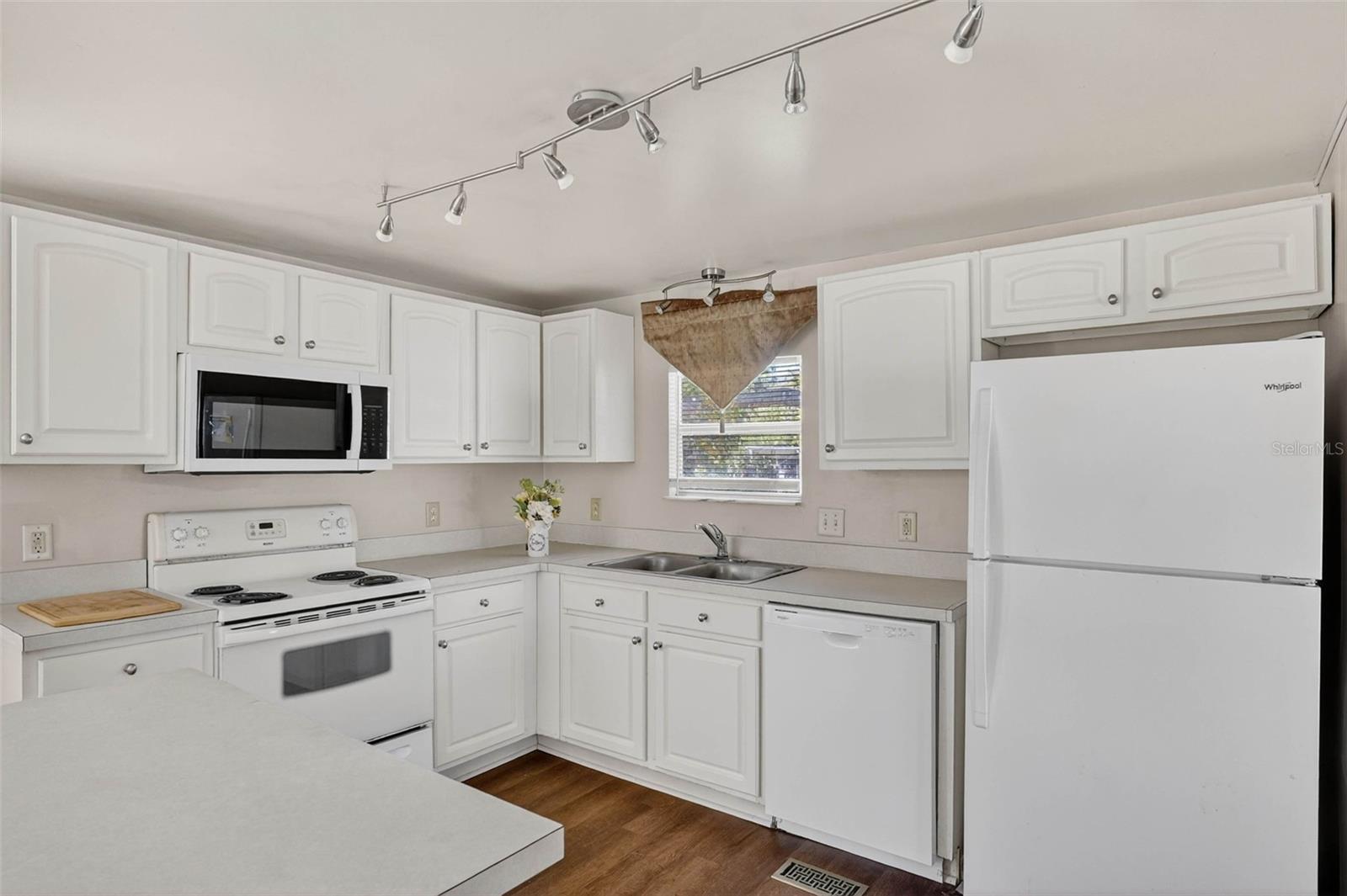 Image 13 of 66 For 827 Indian Bluff