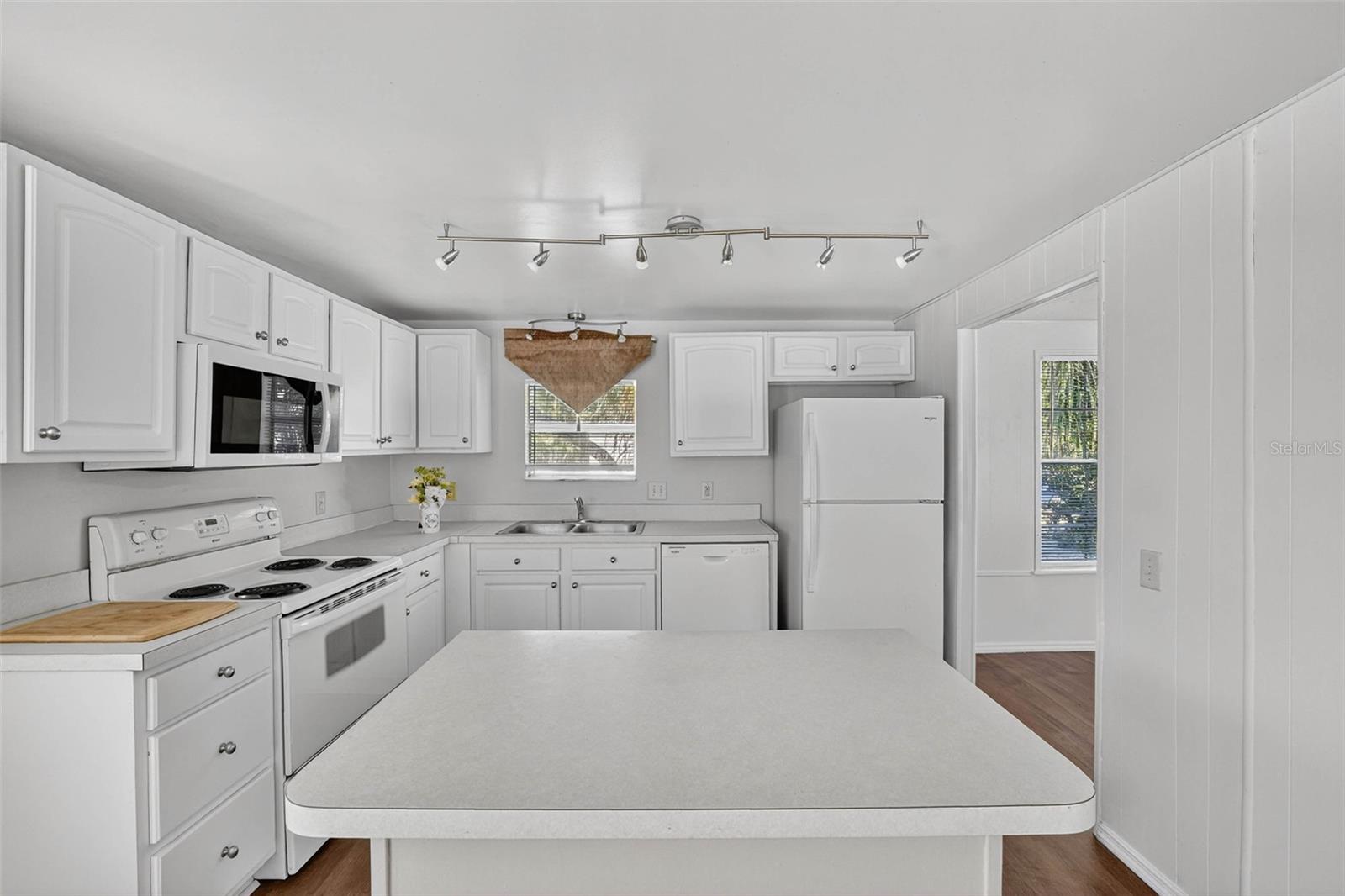 Image 14 of 66 For 827 Indian Bluff