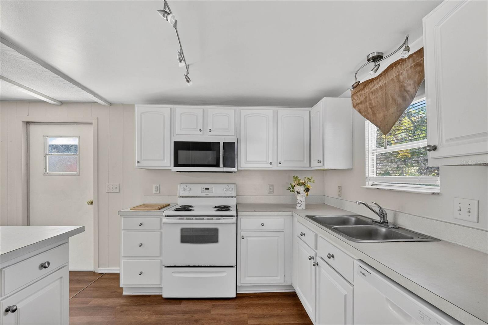 Image 15 of 66 For 827 Indian Bluff