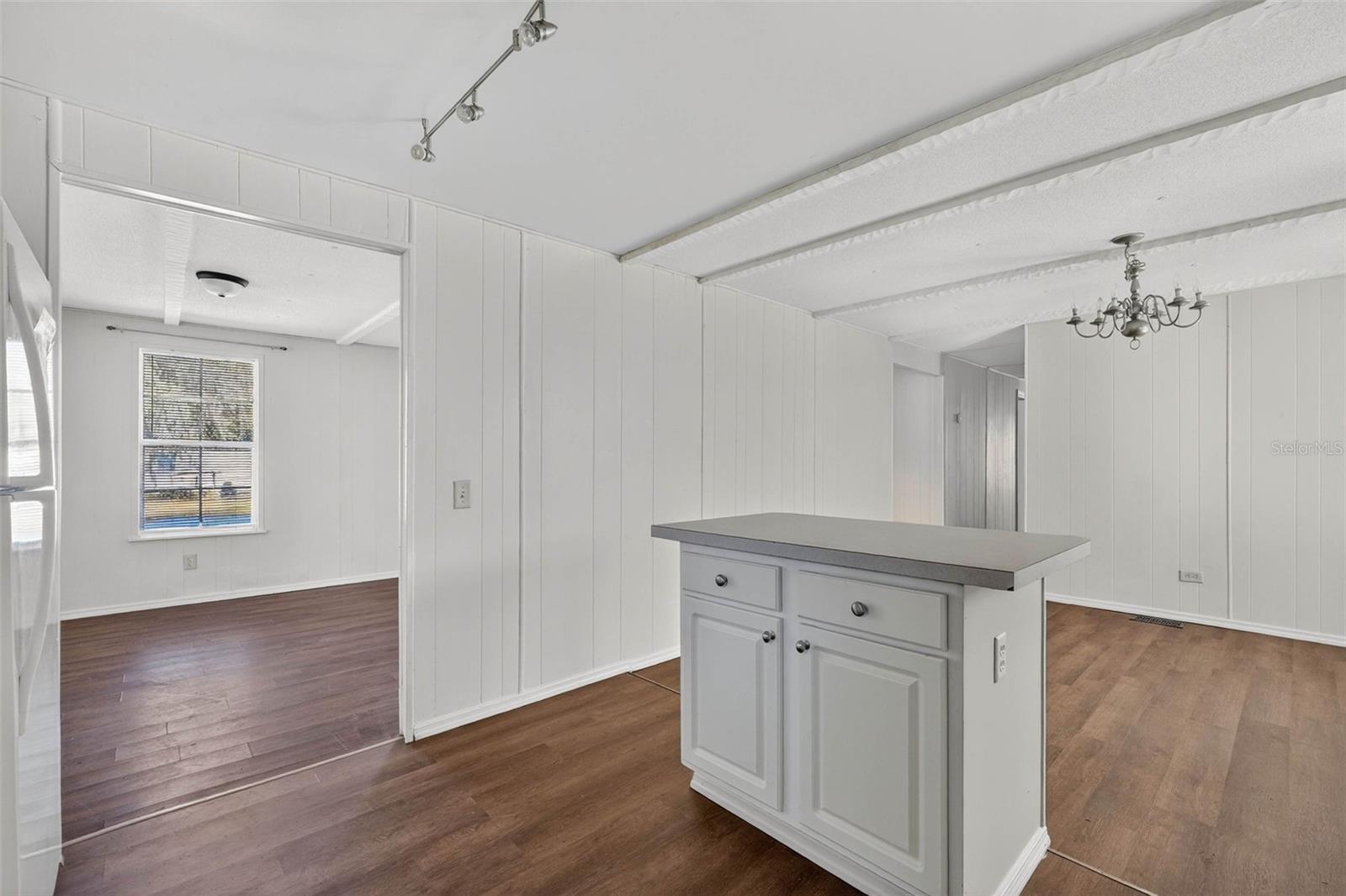 Image 17 of 66 For 827 Indian Bluff