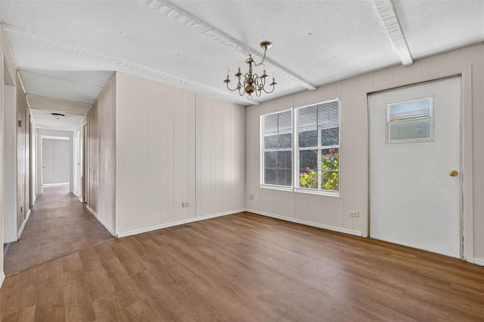 Image 19 of 66 For 827 Indian Bluff