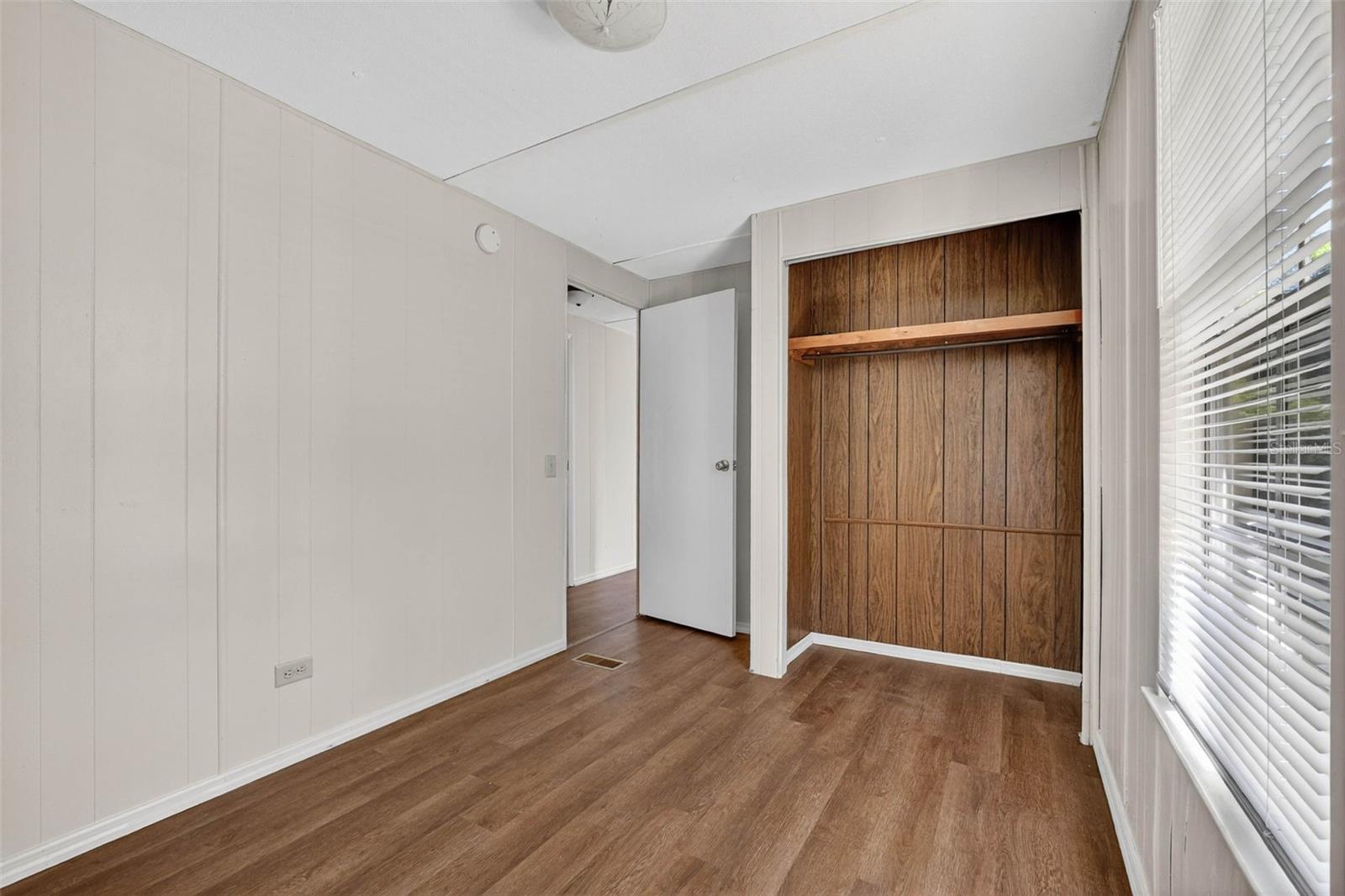 Image 23 of 66 For 827 Indian Bluff