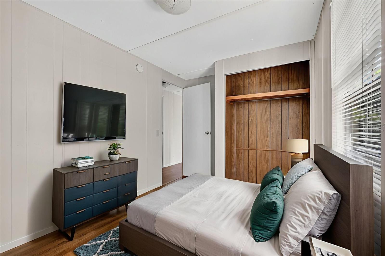 Image 24 of 66 For 827 Indian Bluff