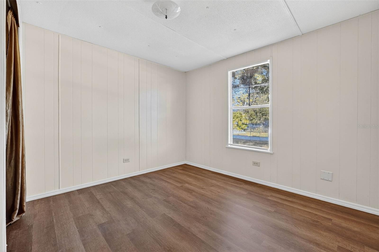 Image 25 of 66 For 827 Indian Bluff