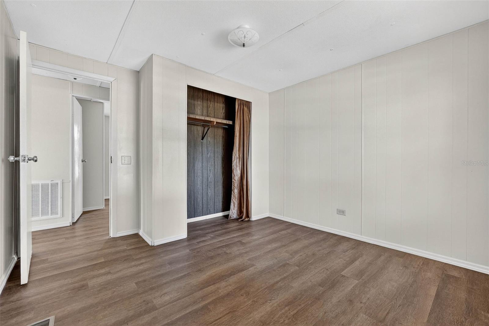 Image 27 of 66 For 827 Indian Bluff