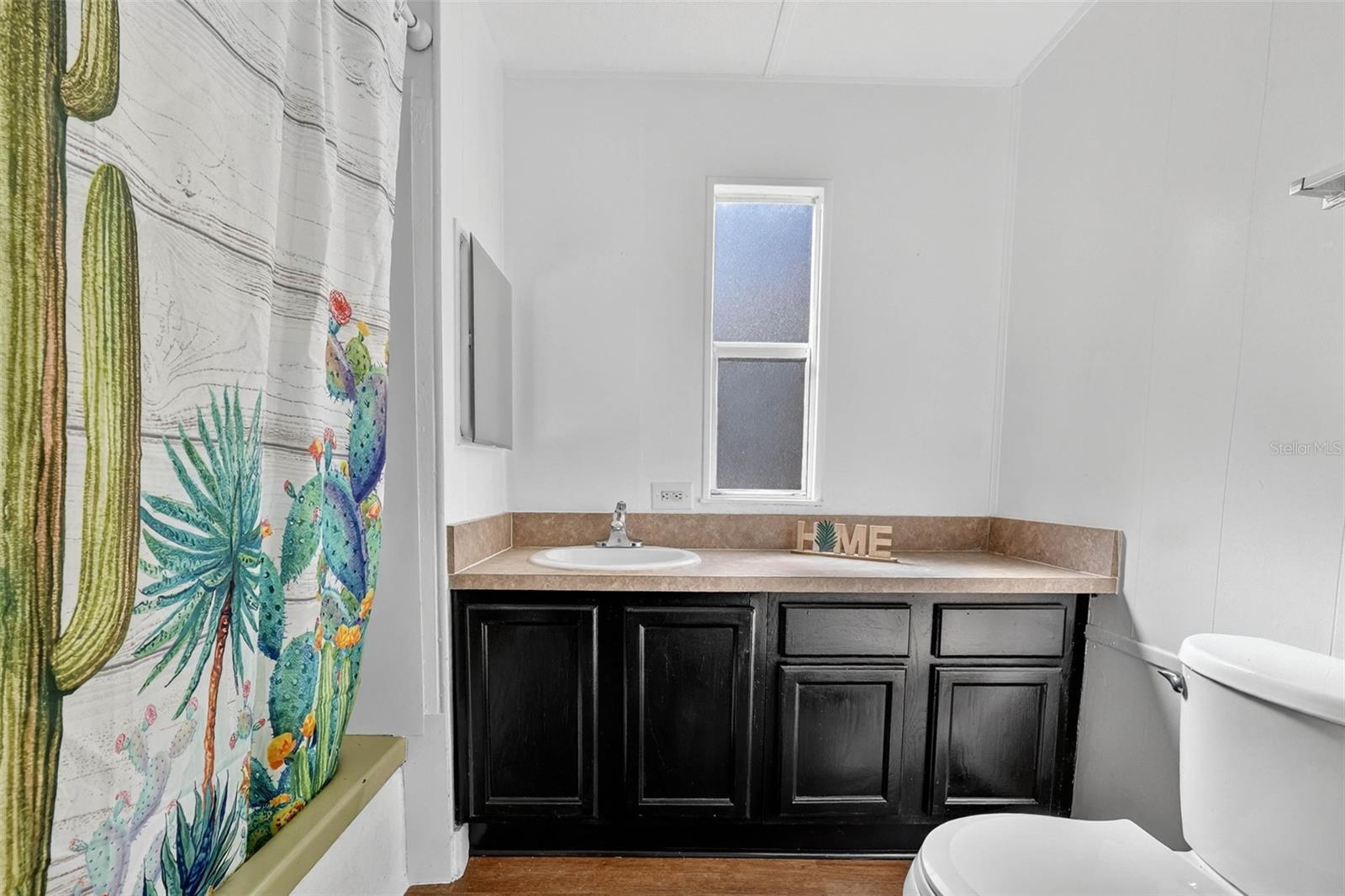 Image 29 of 66 For 827 Indian Bluff