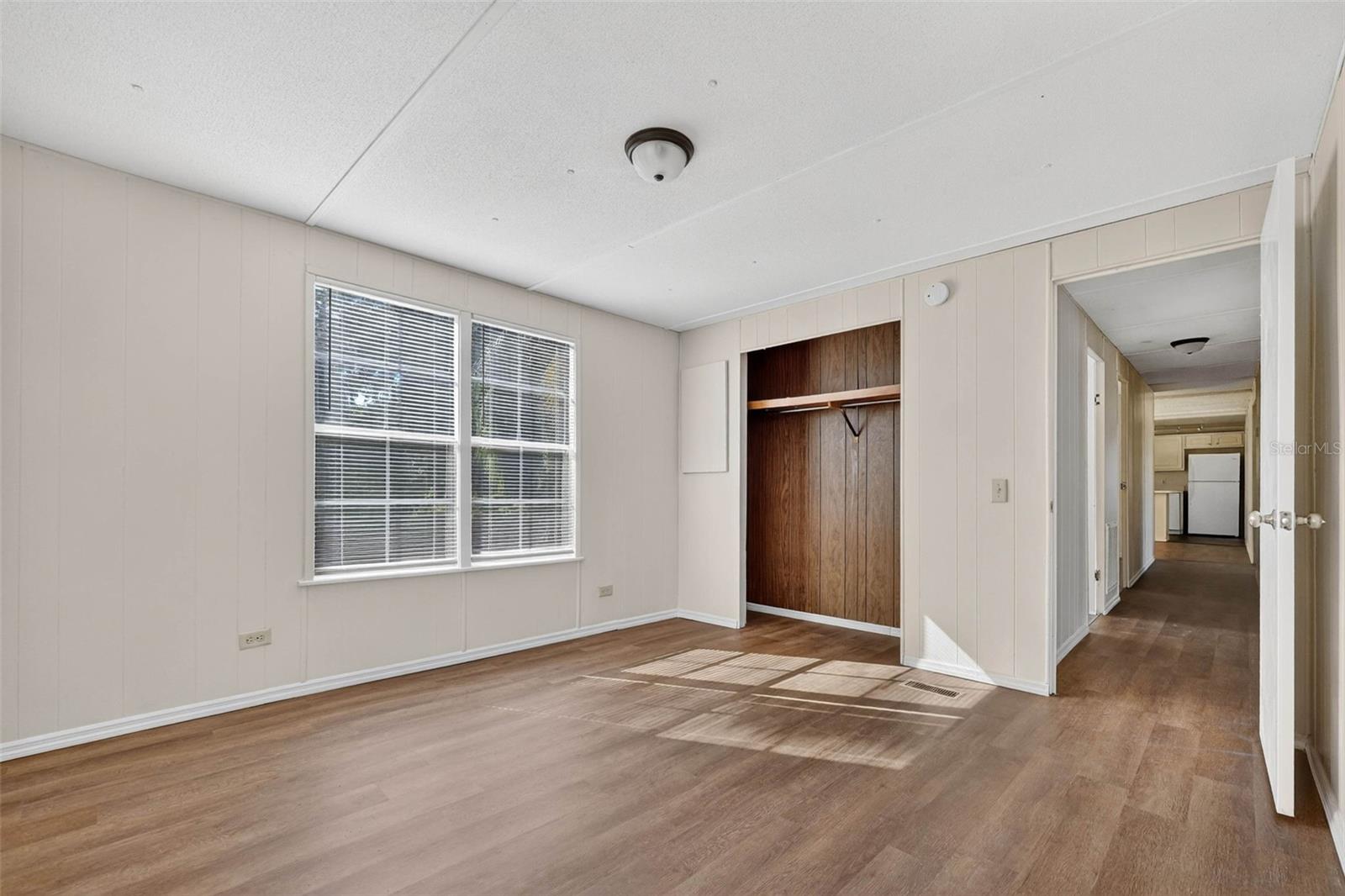 Image 33 of 66 For 827 Indian Bluff