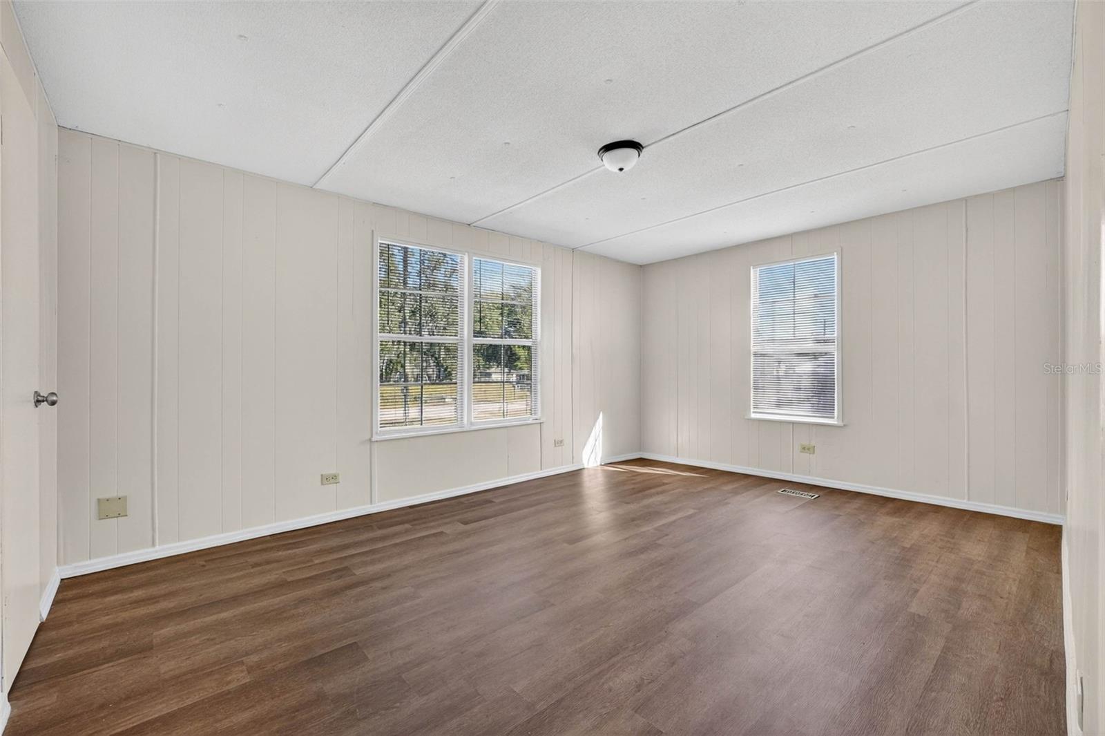 Image 35 of 66 For 827 Indian Bluff