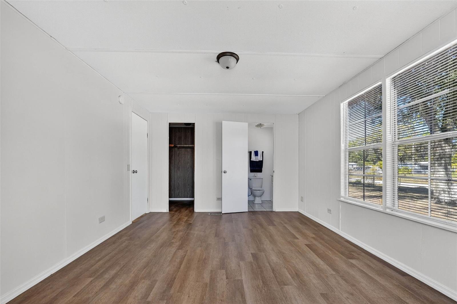 Image 37 of 66 For 827 Indian Bluff