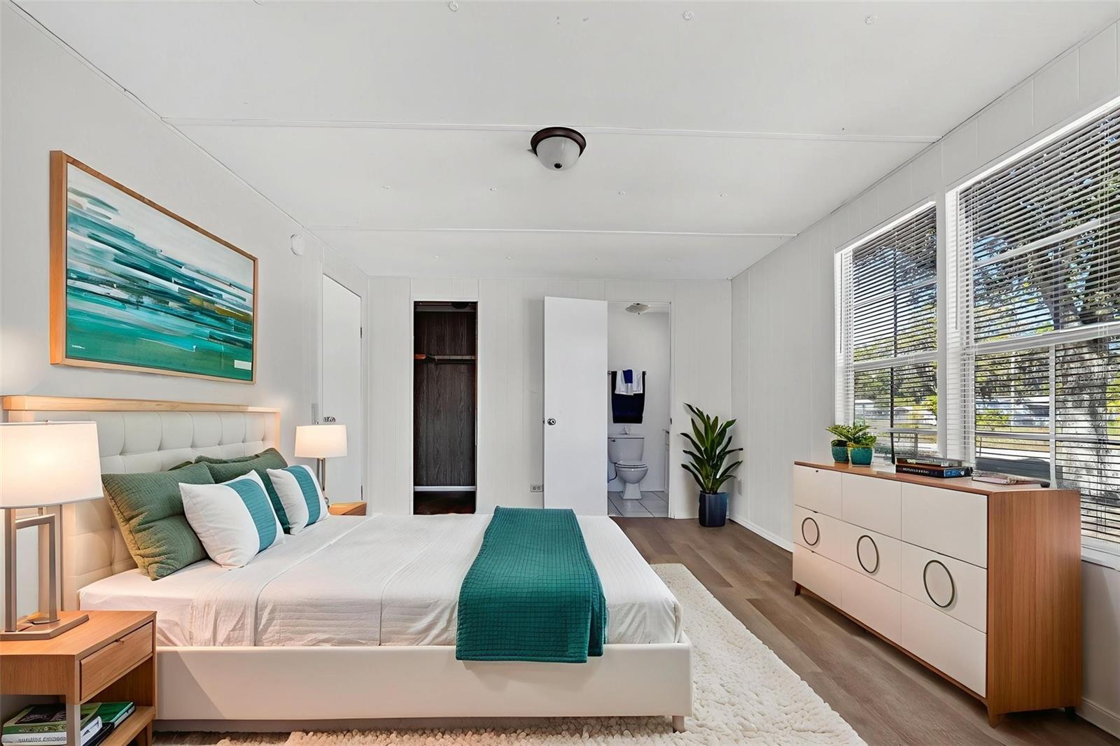 Image 38 of 66 For 827 Indian Bluff