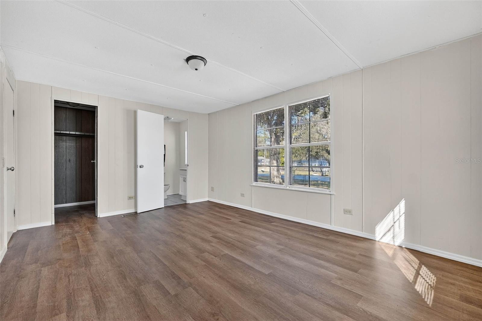 Image 39 of 66 For 827 Indian Bluff