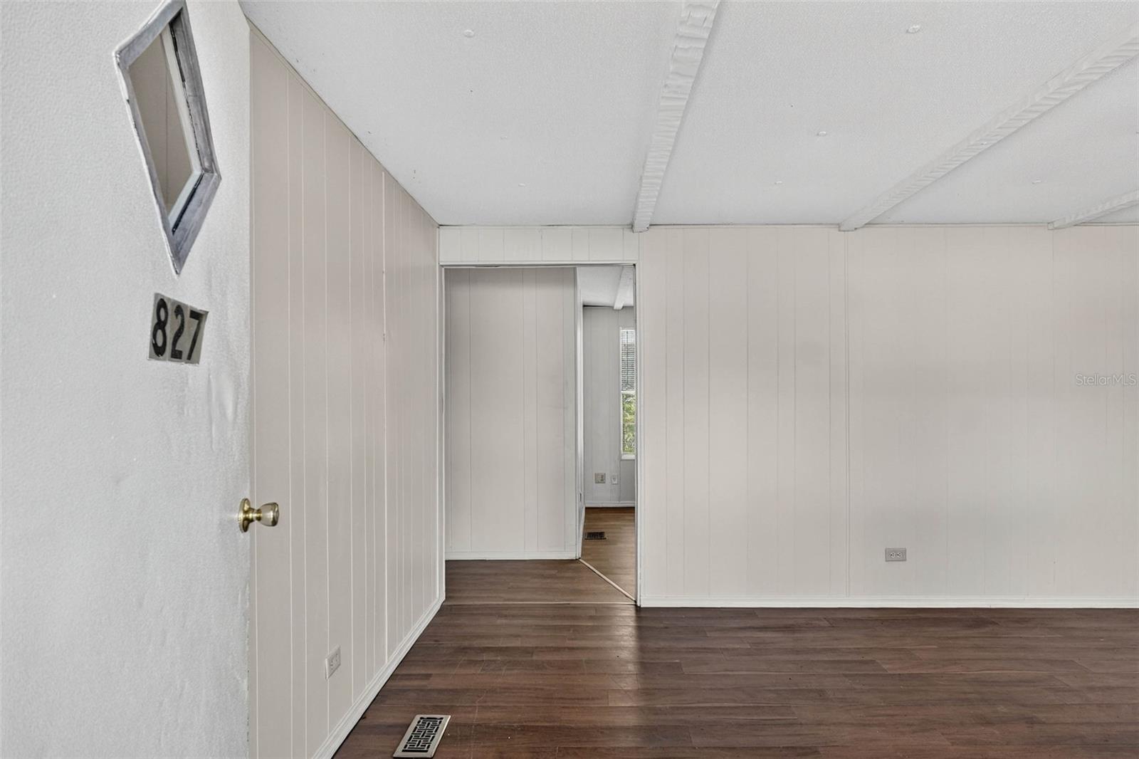 Image 4 of 66 For 827 Indian Bluff