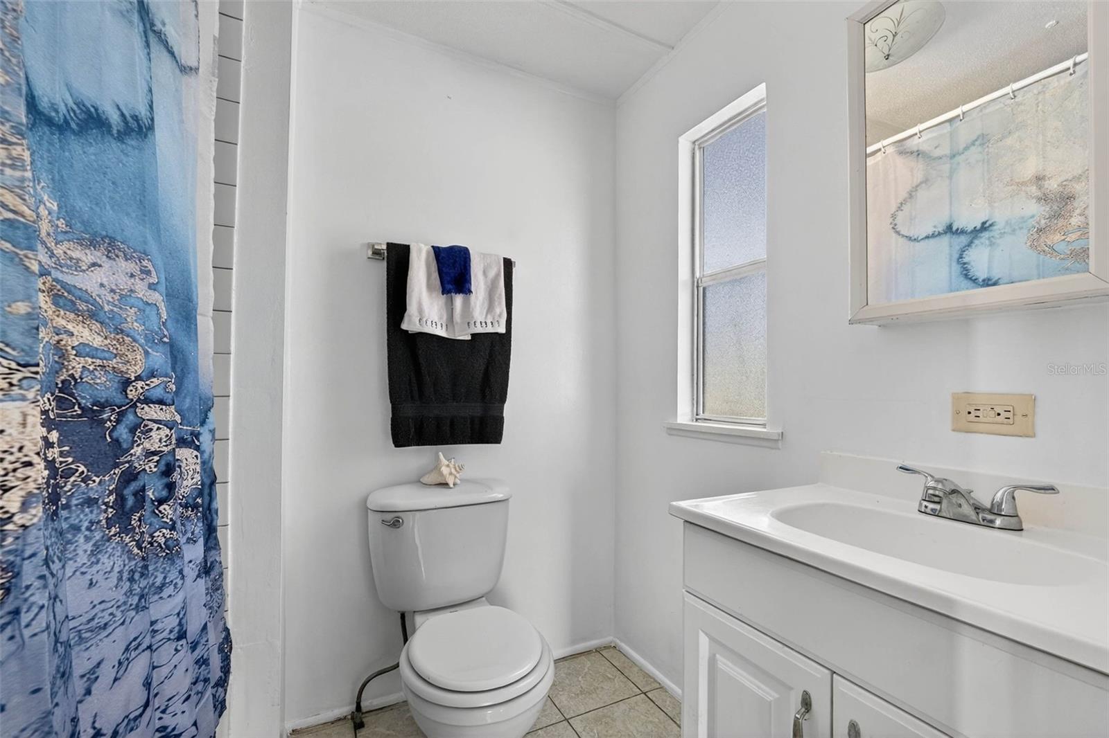 Image 41 of 66 For 827 Indian Bluff