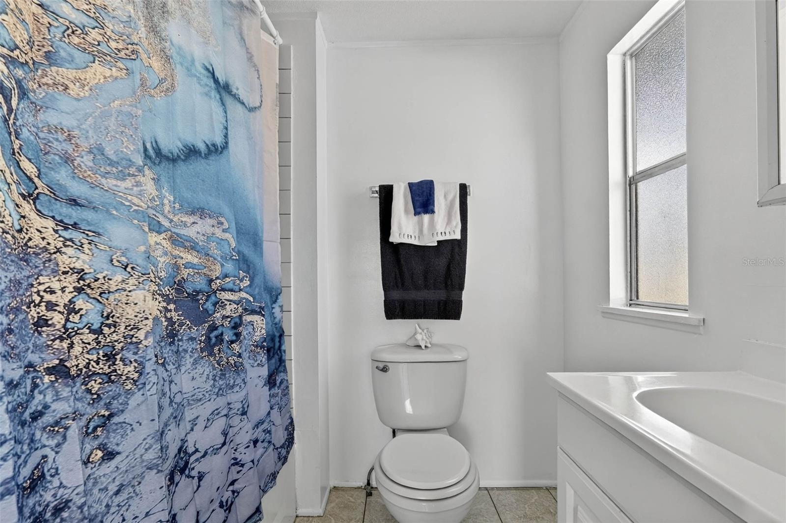 Image 42 of 66 For 827 Indian Bluff