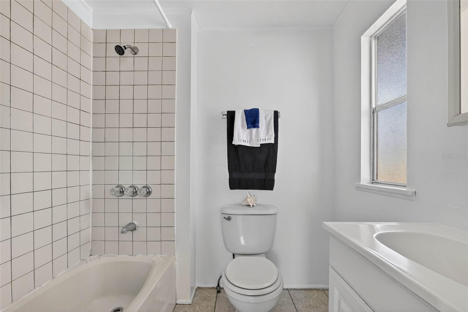 Image 43 of 66 For 827 Indian Bluff