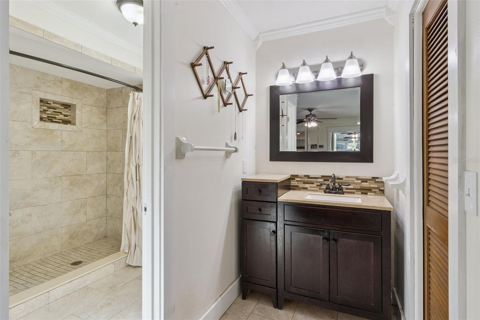 Image 19 of 47 For 2755 Palm Acres Drive