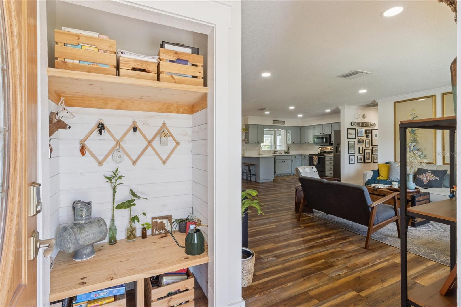 Image 7 of 47 For 2755 Palm Acres Drive