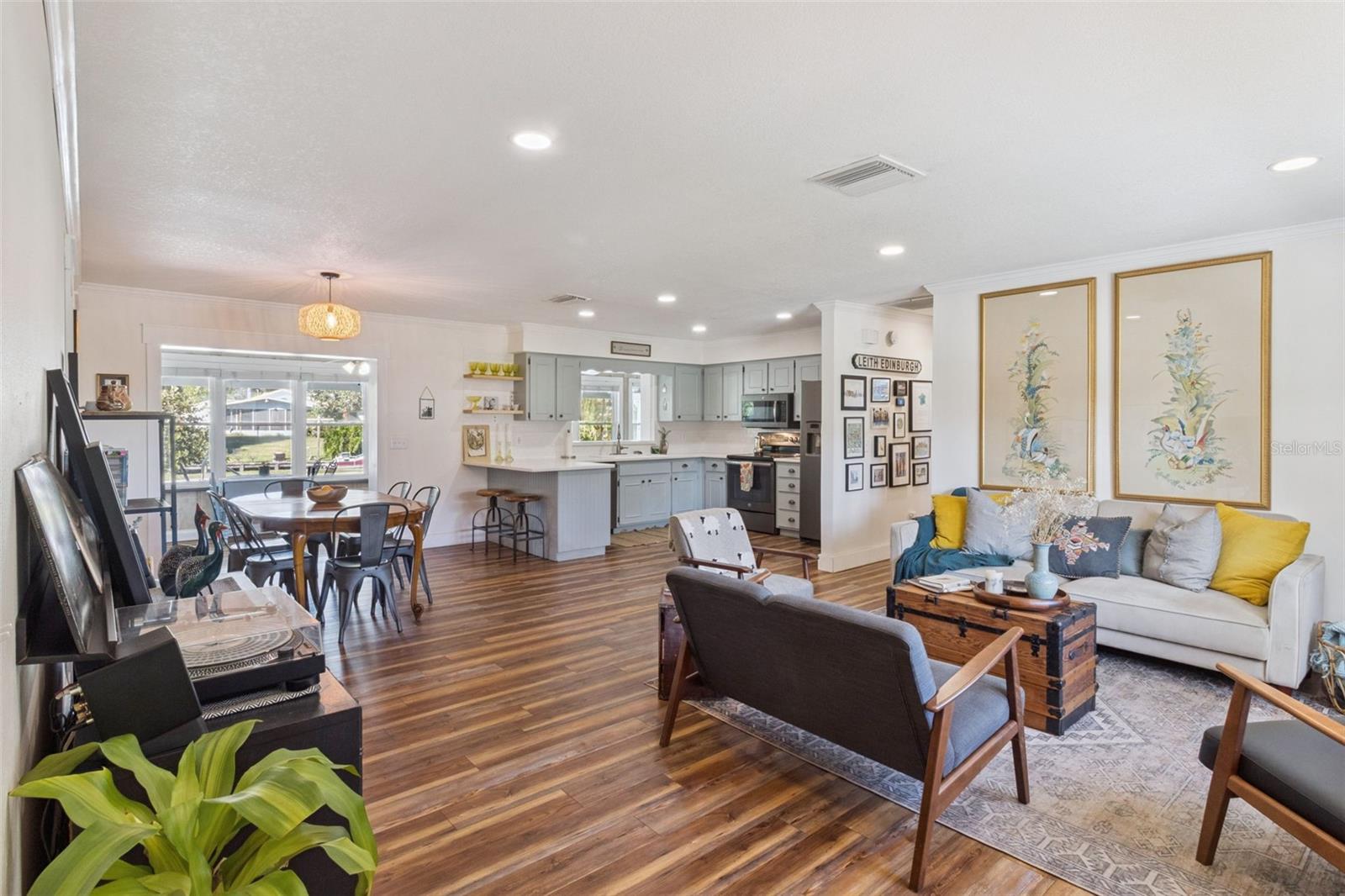 Image 8 of 47 For 2755 Palm Acres Drive