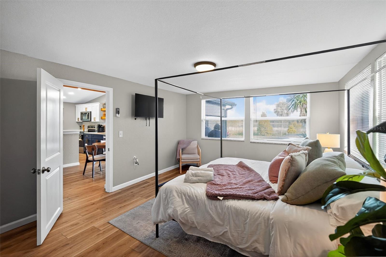 Image 18 of 40 For 63 Lake Hunter Drive