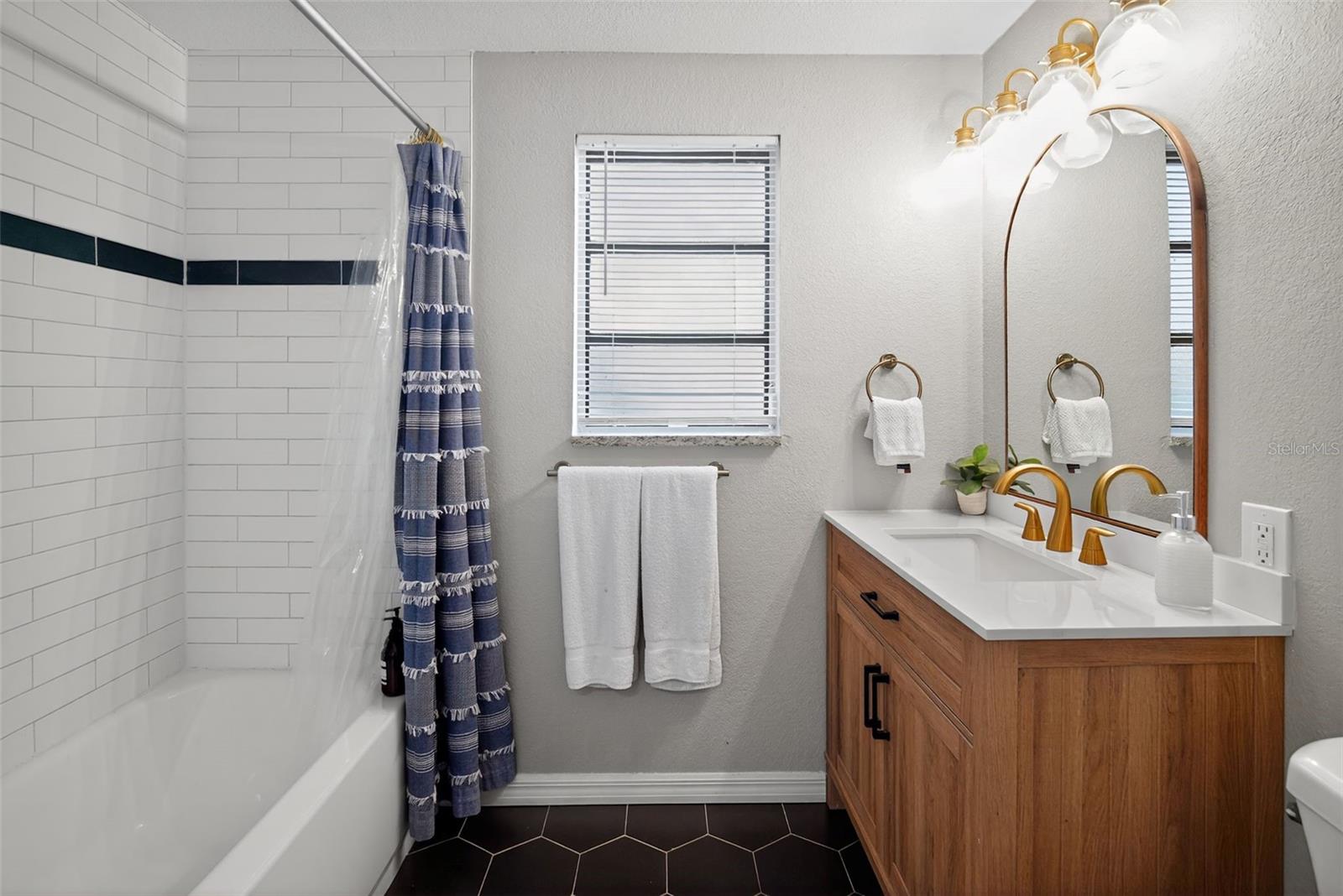 Image 20 of 40 For 63 Lake Hunter Drive