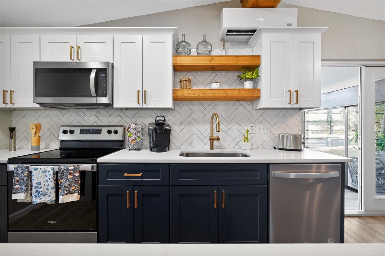 Image 6 of 40 For 63 Lake Hunter Drive