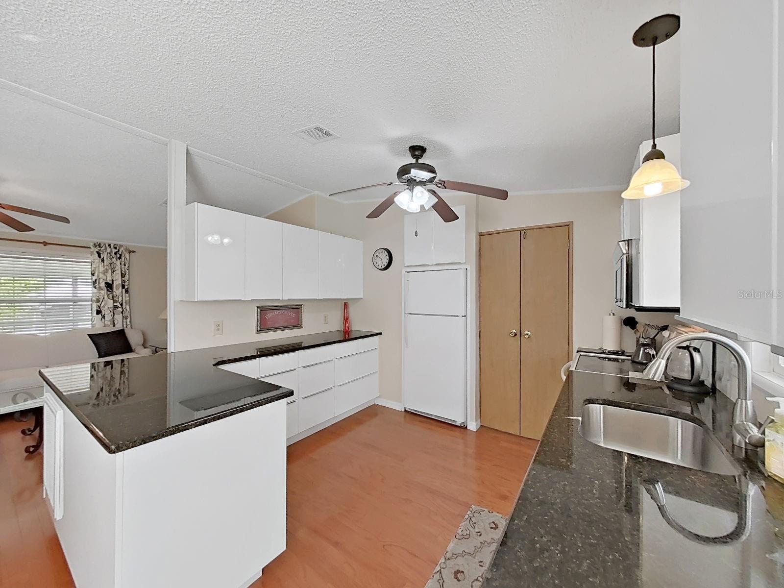 Image 19 of 44 For 1758 Fox Hill Dr