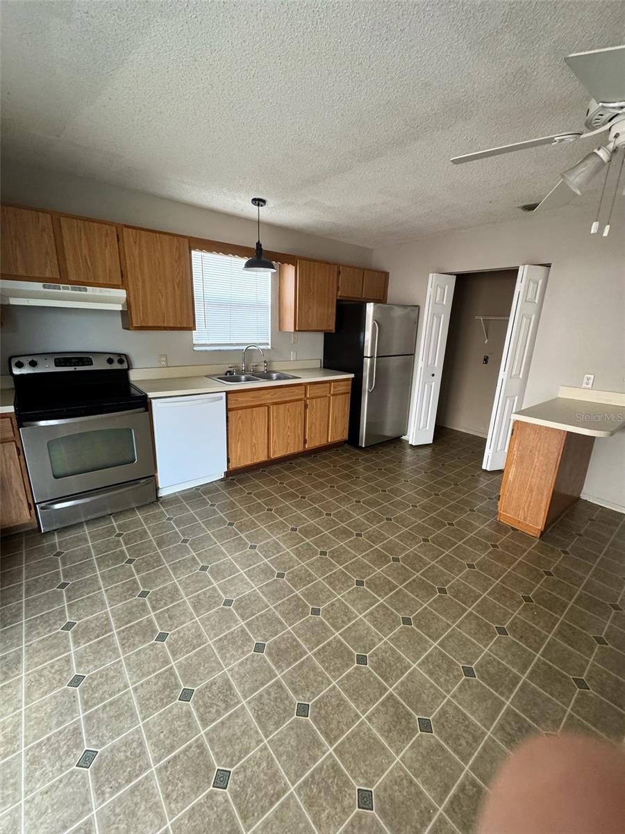 Image 2 of 6 For 190 Rebecca Drive Ne