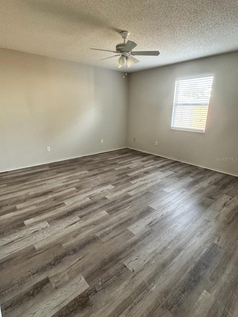 Image 4 of 6 For 190 Rebecca Drive Ne