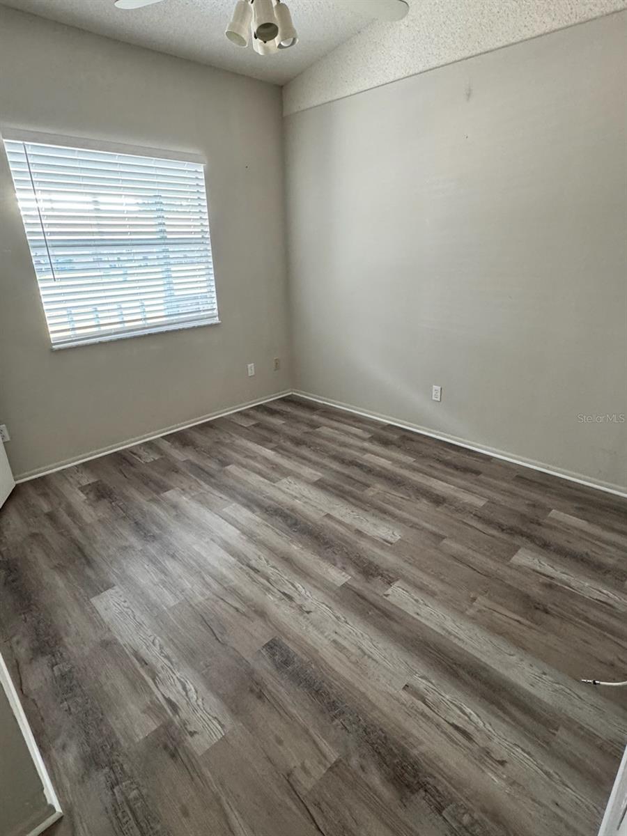 Image 5 of 6 For 190 Rebecca Drive Ne