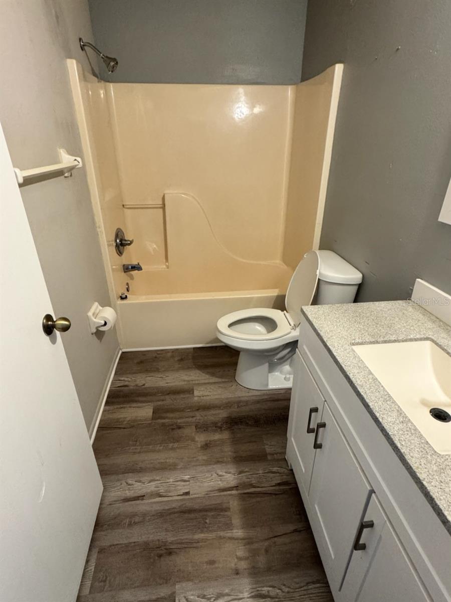 Image 6 of 6 For 190 Rebecca Drive Ne