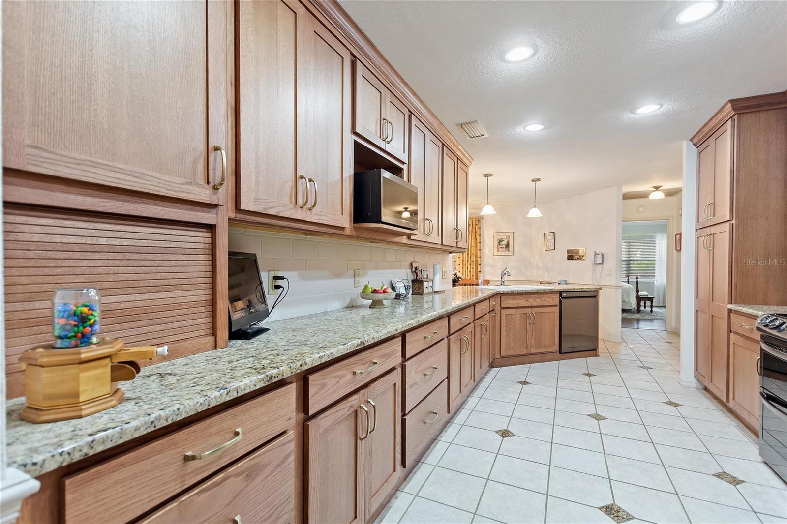 Image 13 of 51 For 20 Bridgewater Drive