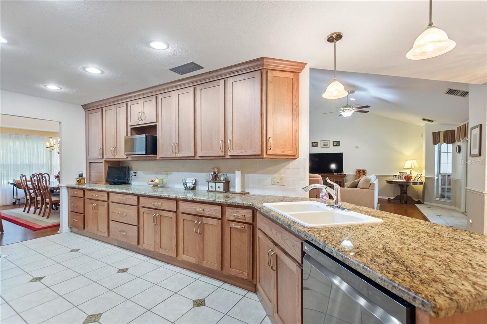 Image 14 of 51 For 20 Bridgewater Drive