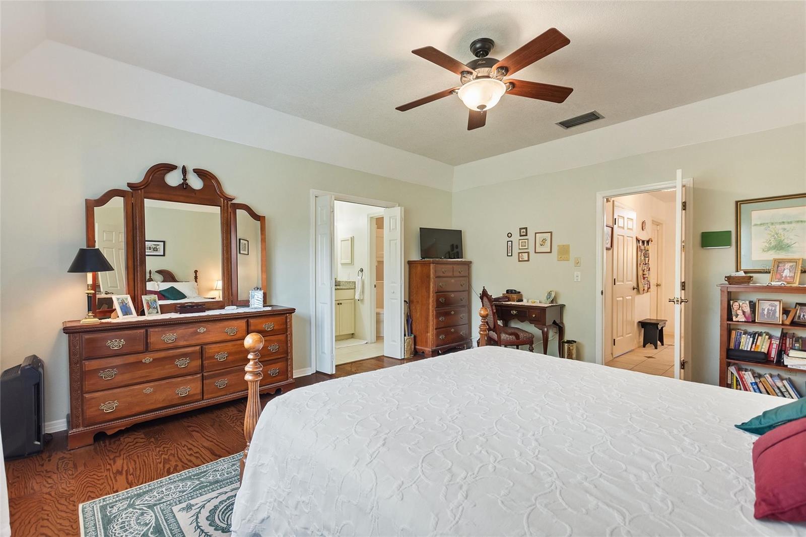 Image 23 of 51 For 20 Bridgewater Drive