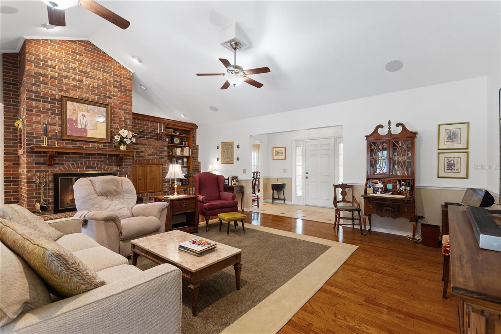 Image 7 of 51 For 20 Bridgewater Drive