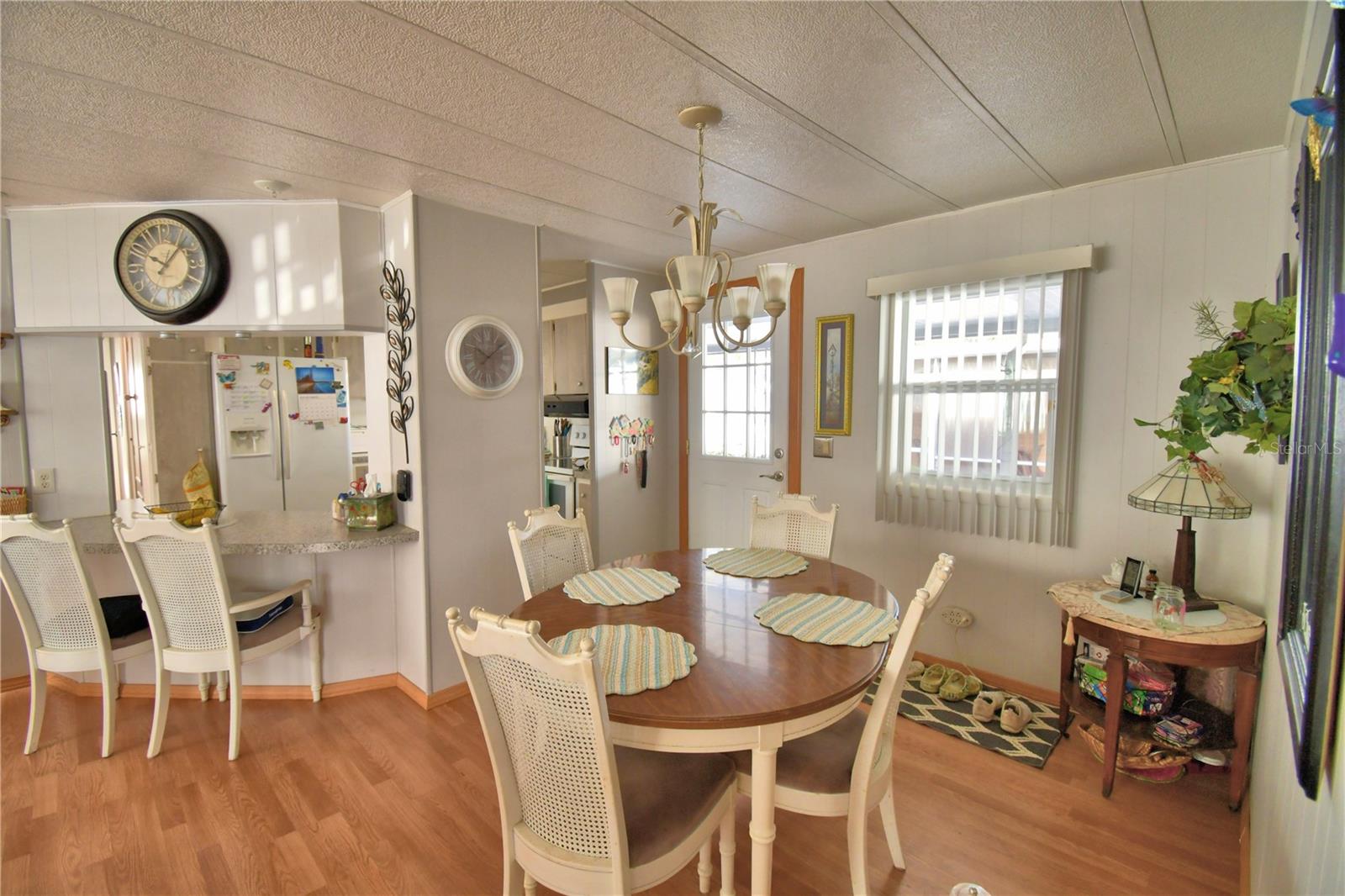 Image 11 of 56 For 123 Holiday Lane