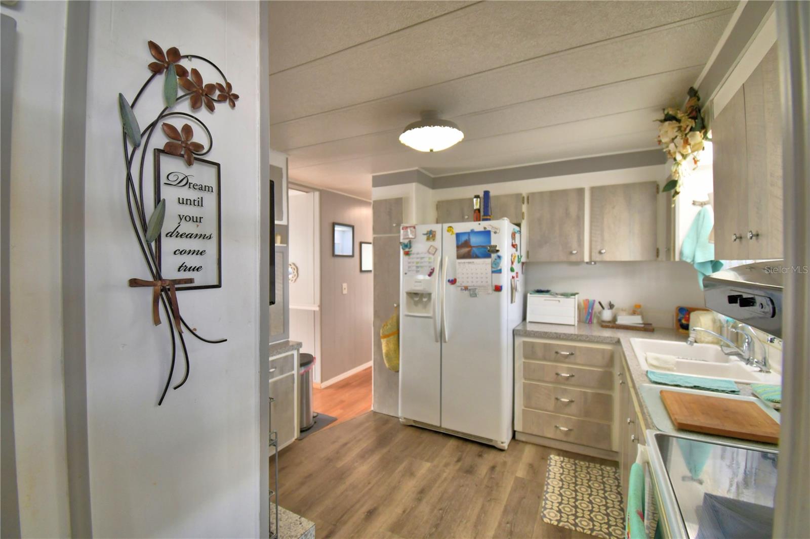 Image 14 of 56 For 123 Holiday Lane