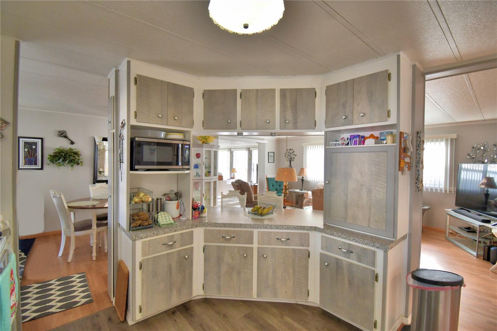 Image 15 of 56 For 123 Holiday Lane