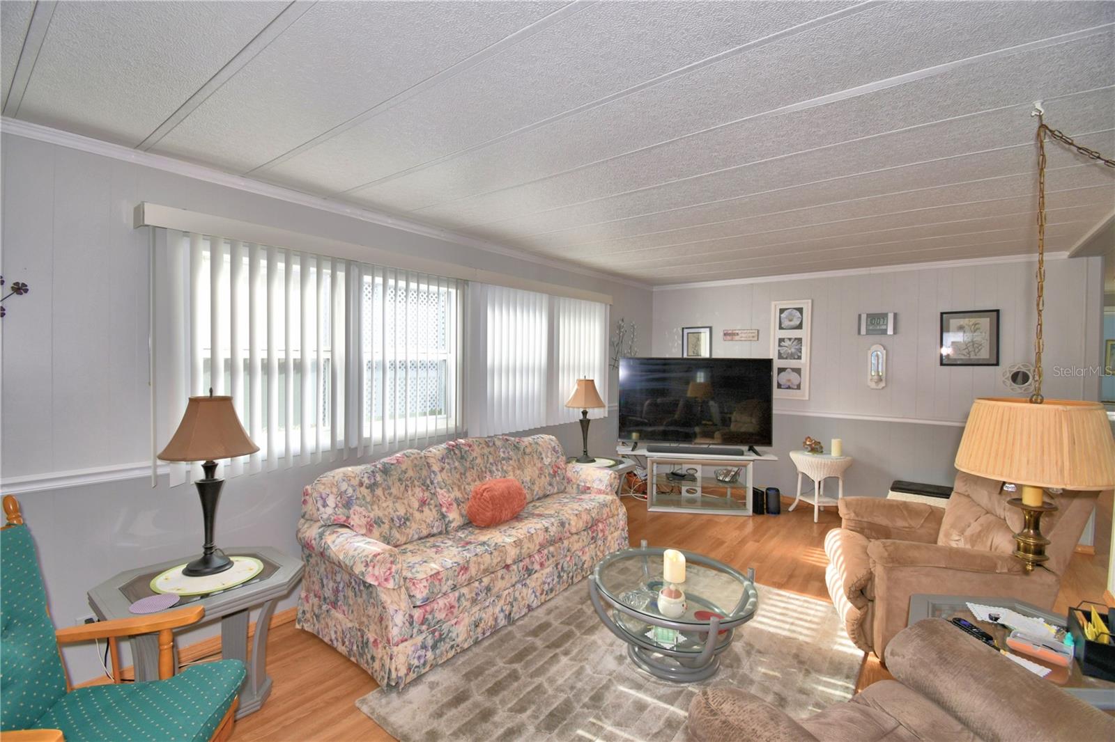 Image 19 of 56 For 123 Holiday Lane