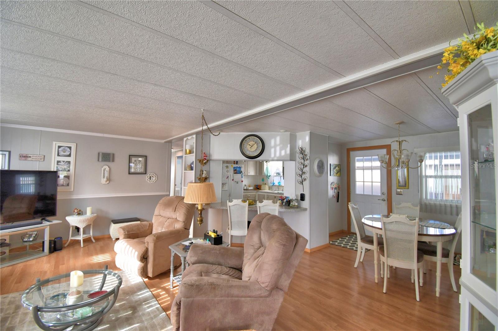 Image 21 of 56 For 123 Holiday Lane