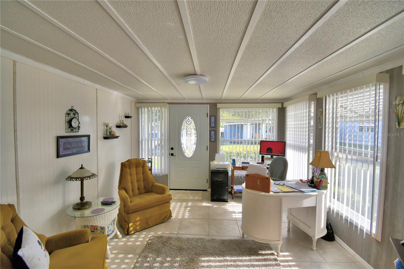 Image 22 of 56 For 123 Holiday Lane