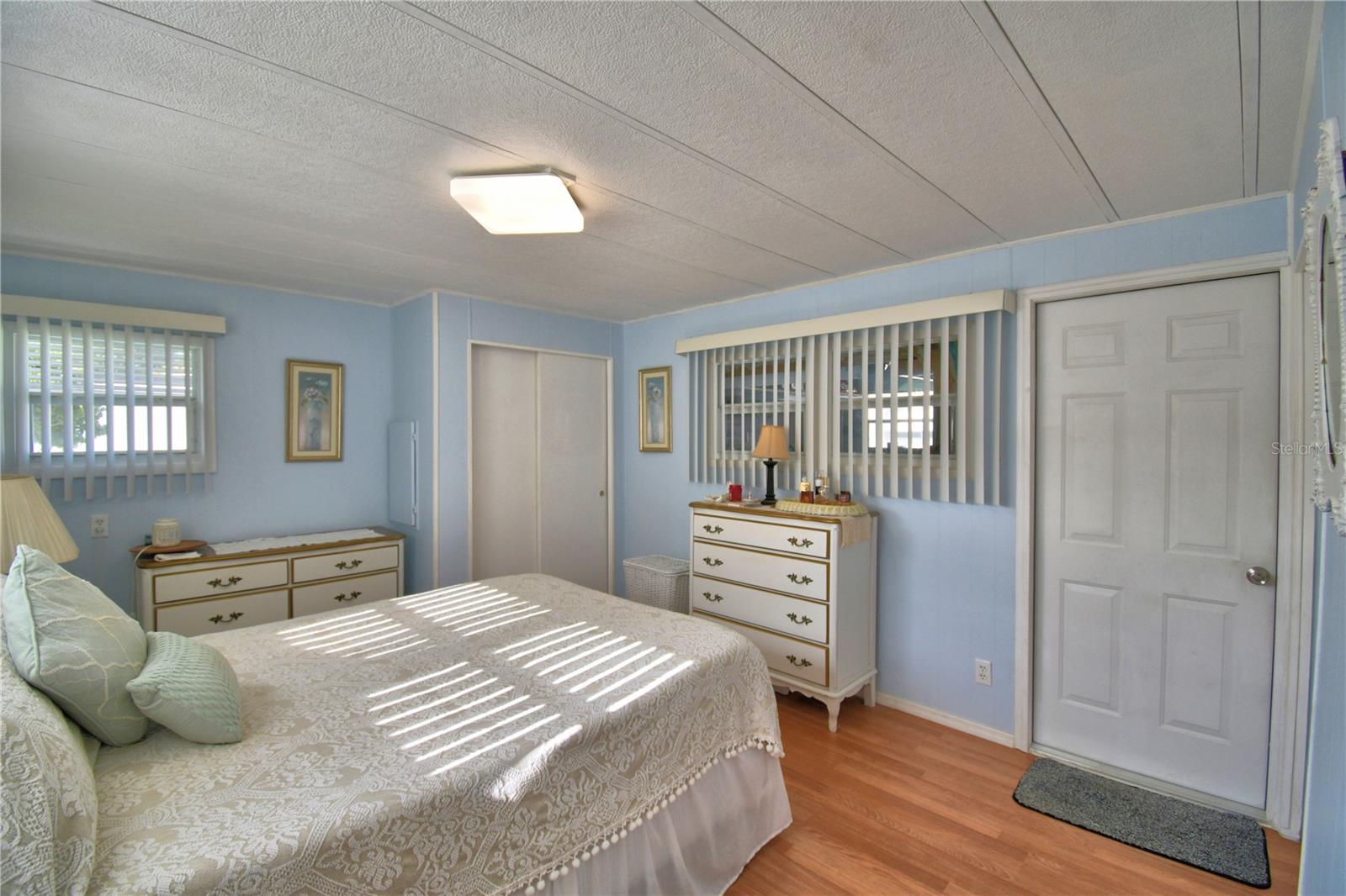 Image 25 of 56 For 123 Holiday Lane