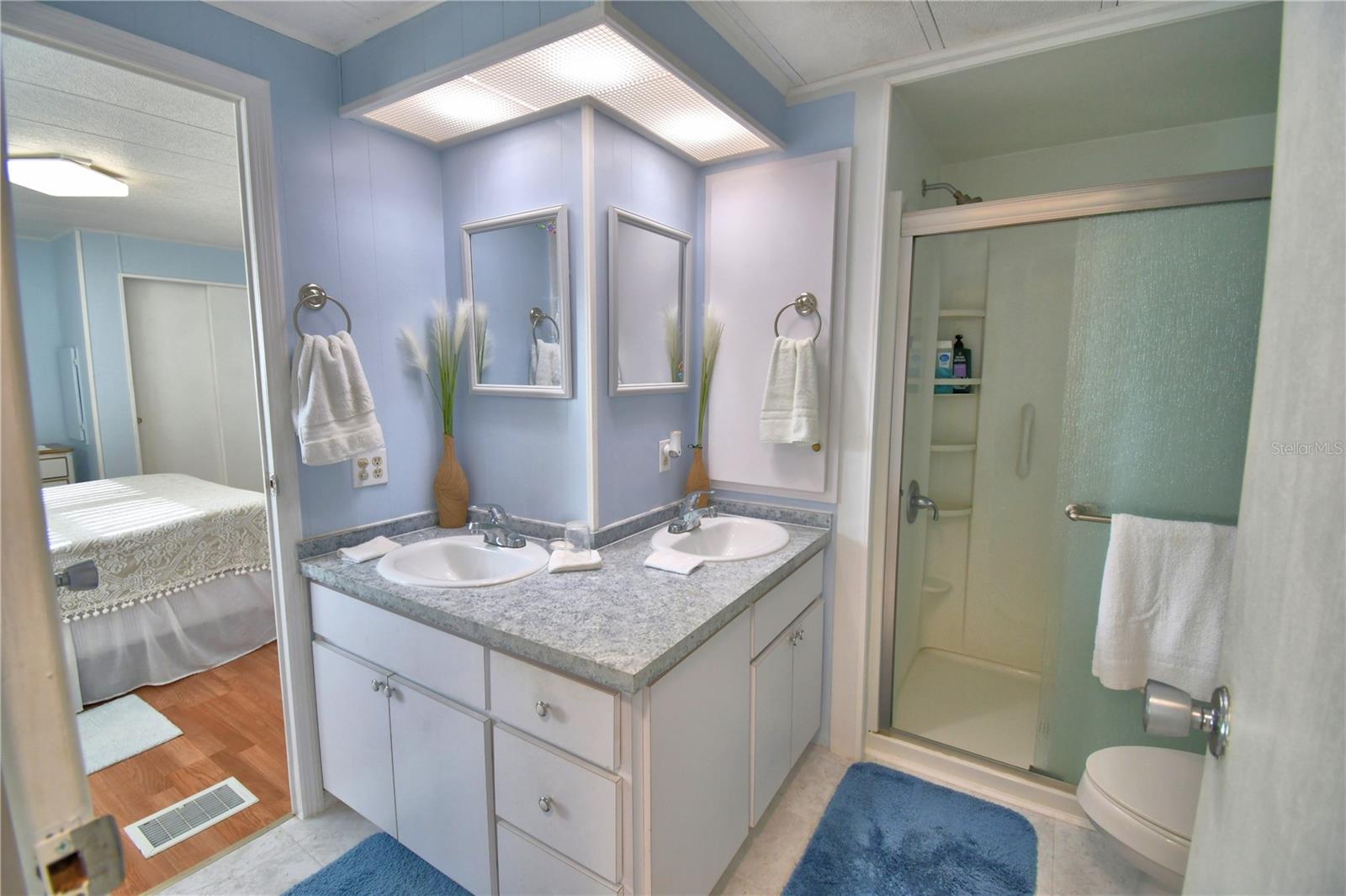 Image 29 of 56 For 123 Holiday Lane