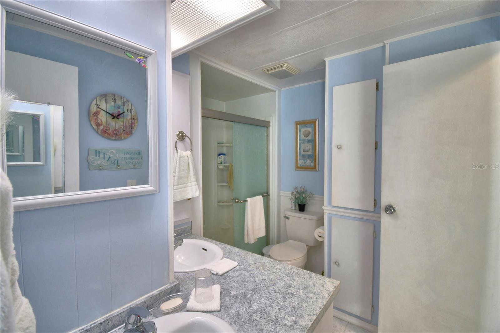 Image 30 of 56 For 123 Holiday Lane