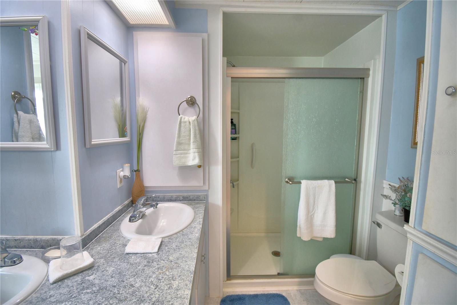 Image 31 of 56 For 123 Holiday Lane