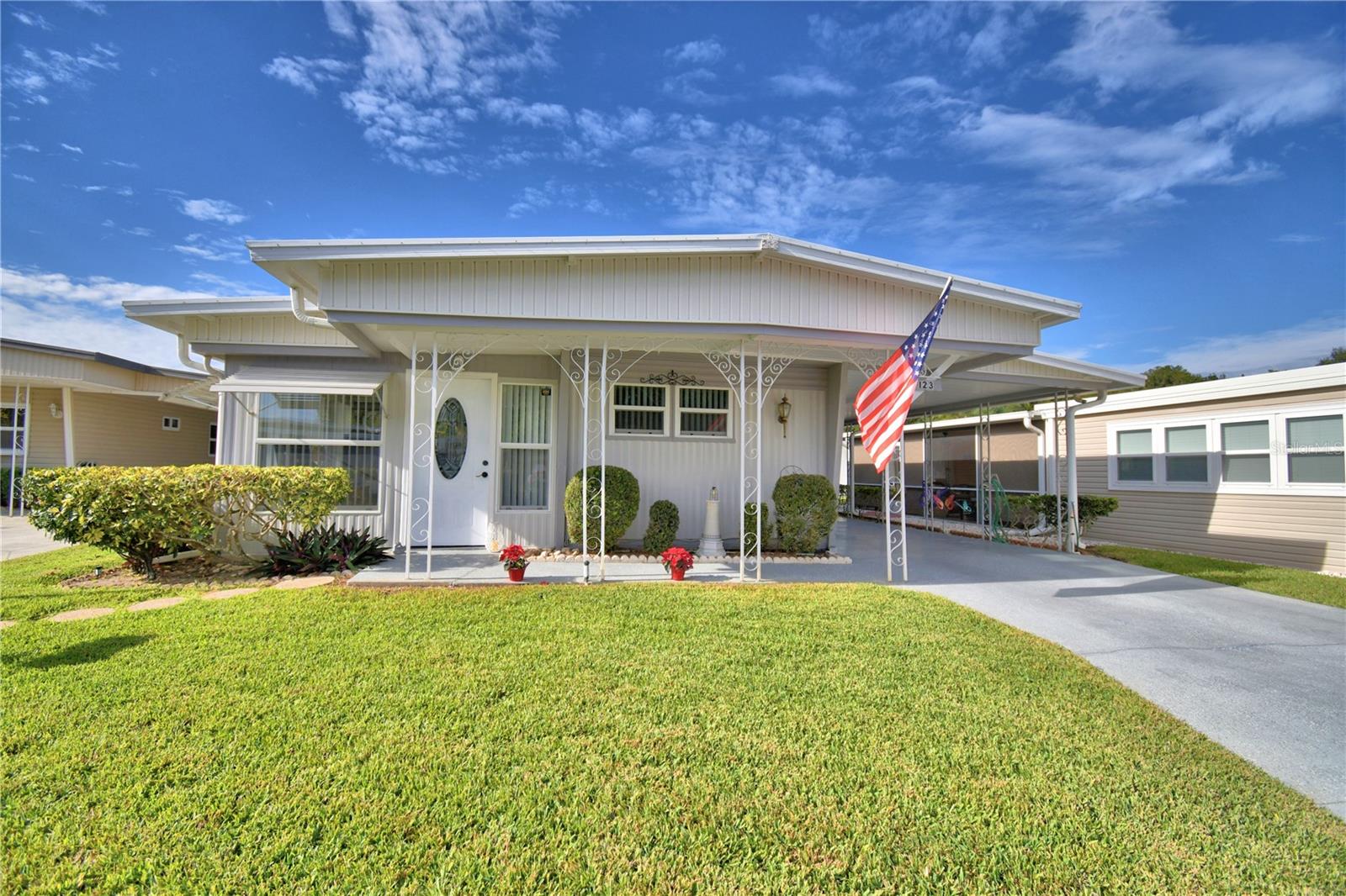 Image 4 of 56 For 123 Holiday Lane