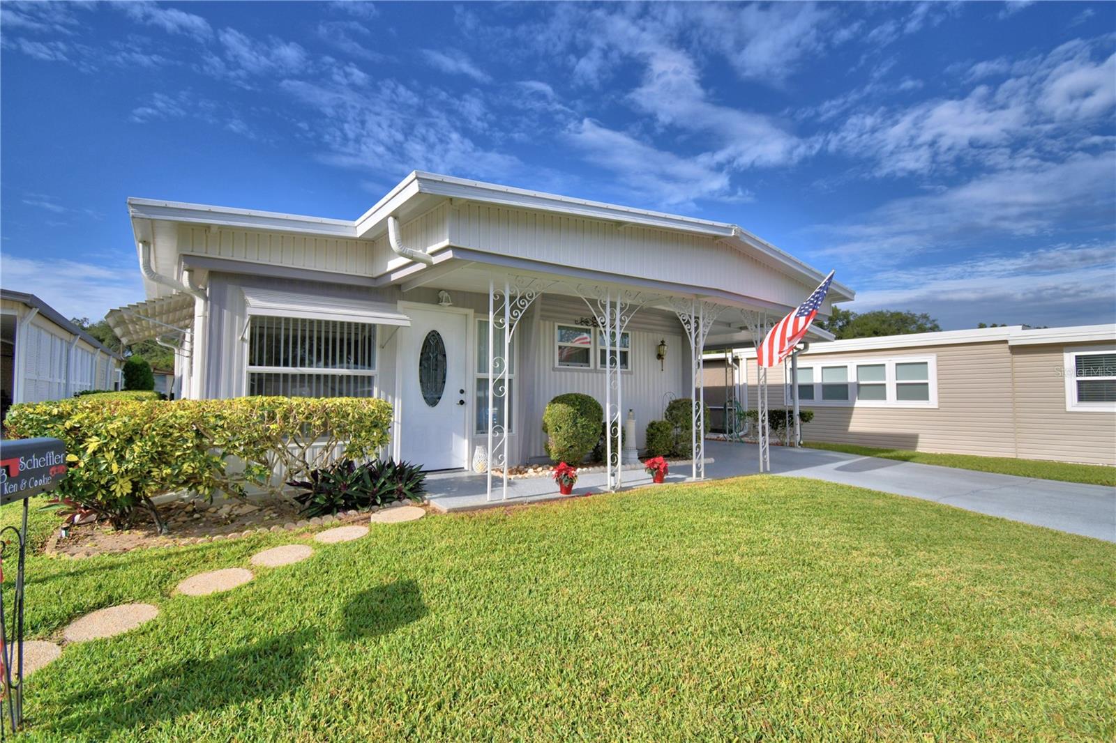 Image 6 of 56 For 123 Holiday Lane