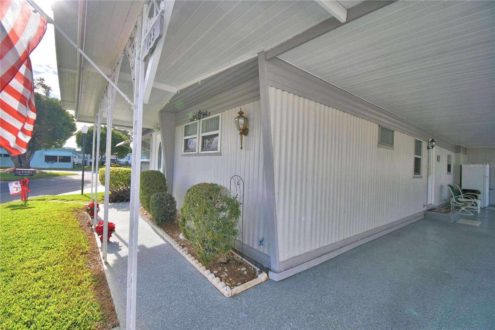 Image 8 of 56 For 123 Holiday Lane