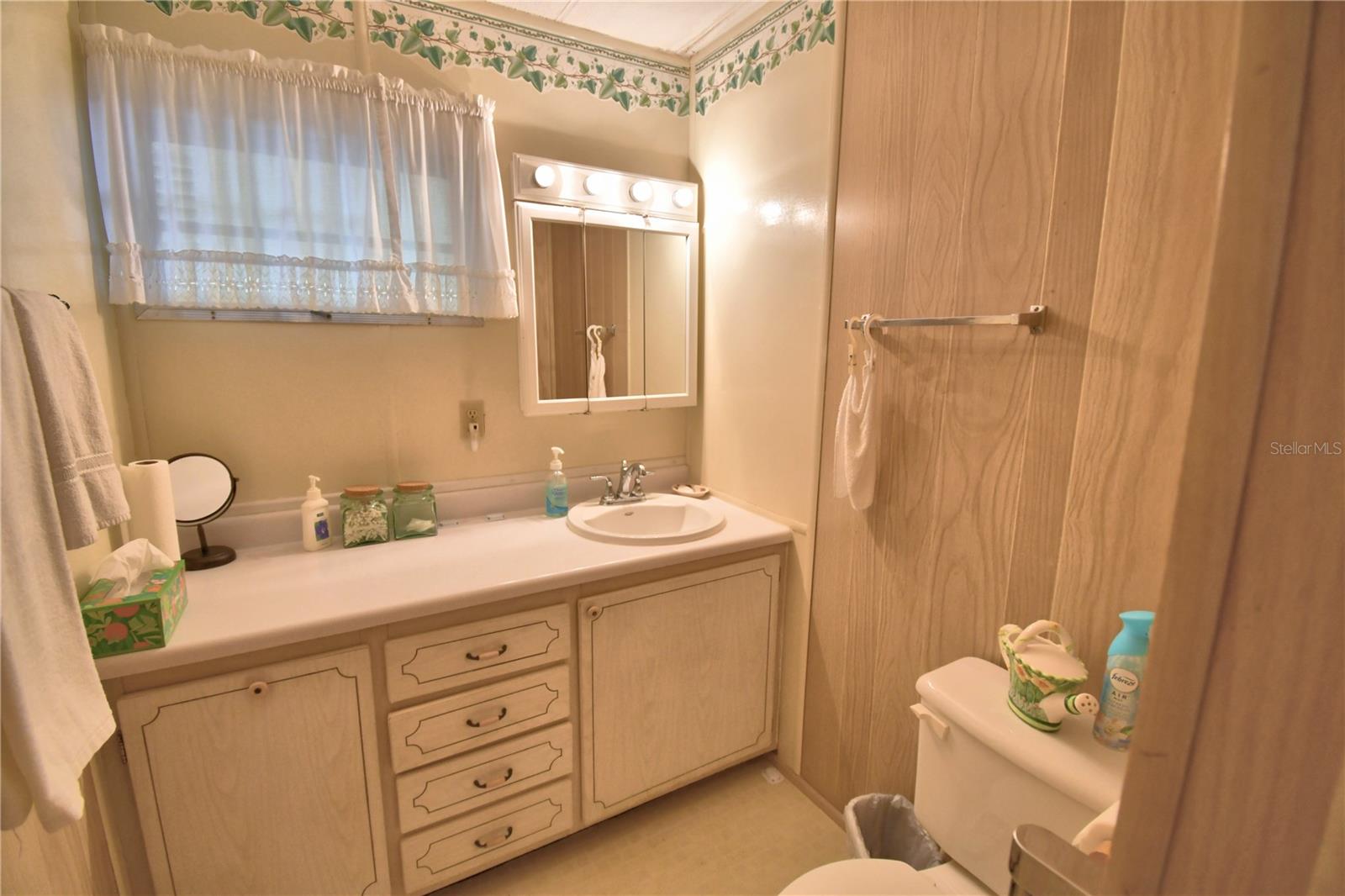 Image 29 of 49 For 127 Paradise Lane