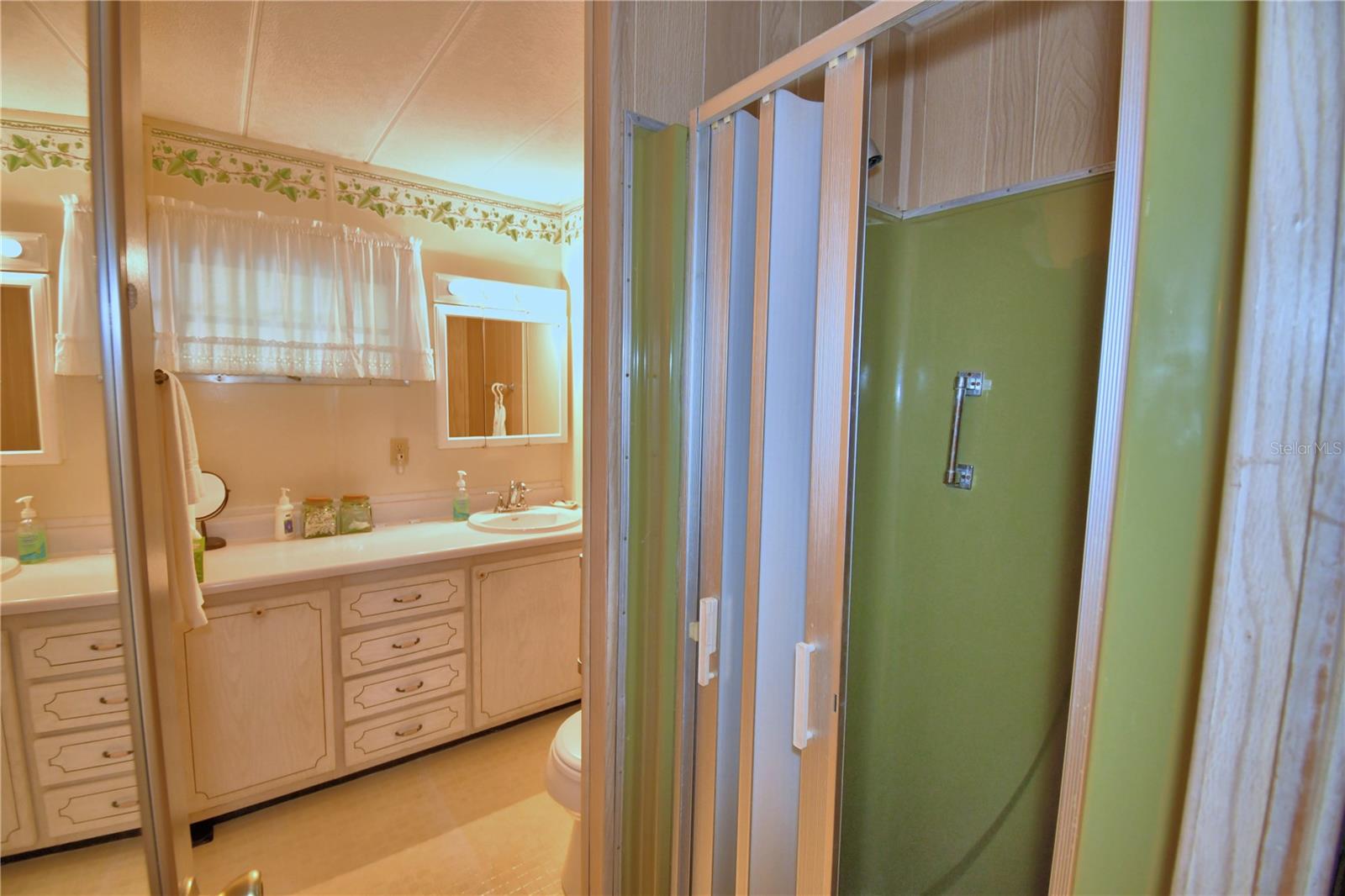 Image 30 of 49 For 127 Paradise Lane